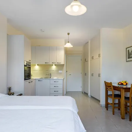 Rouchotas Lägenhetshotell Argostoli (Kefalonia)