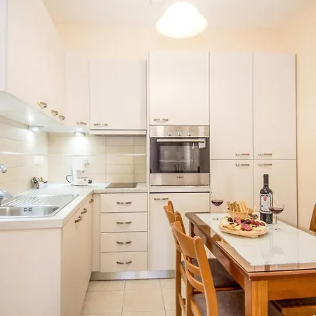 Lägenhetshotell Rouchotas