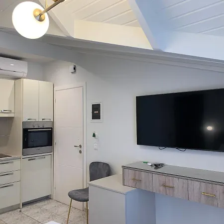 Lägenhetshotell Rouchotas 4*