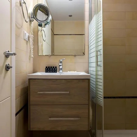 Rouchotas Lägenhetshotell