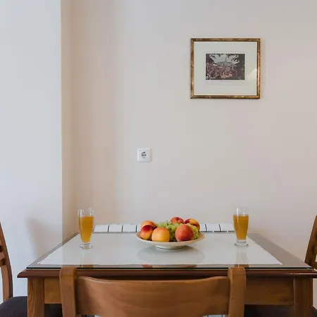 Rouchotas Lägenhetshotell 4*