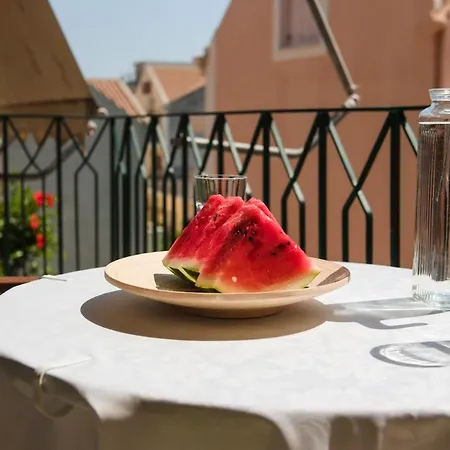 Rouchotas Lägenhetshotell 4*