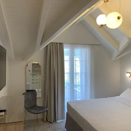 Lägenhetshotell Rouchotas 4*