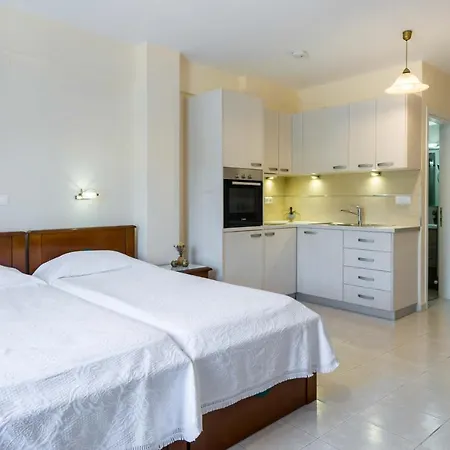 Aparthotel Rouchotas